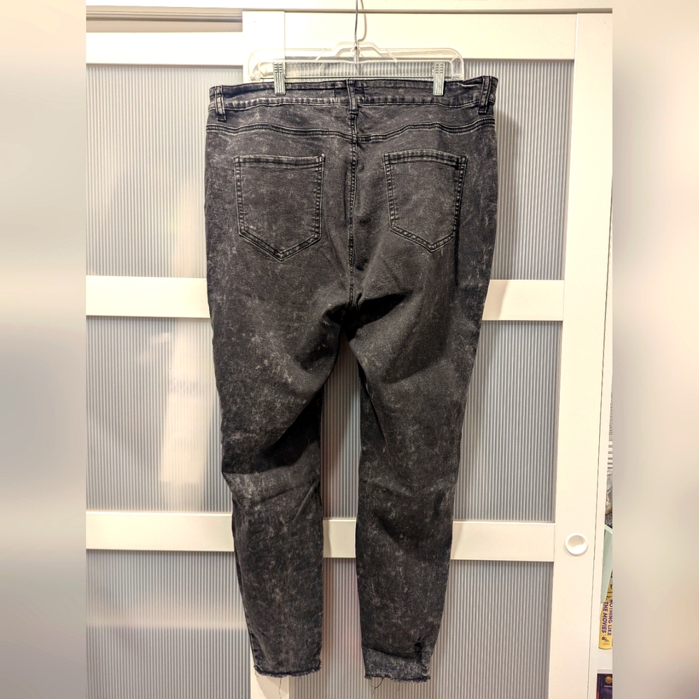 Forever 21 + Ripped Jeans - Picture 3 of 4